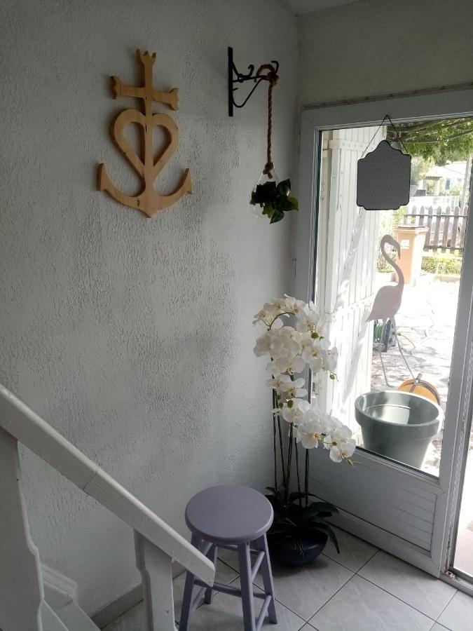 Le Flamant Rose Bed & Breakfast Salin-de-Giraud Exterior photo