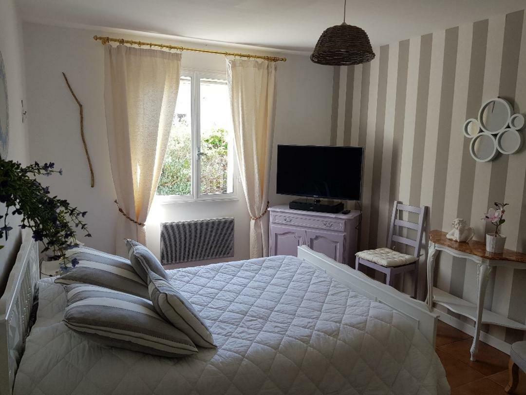 Le Flamant Rose Bed & Breakfast Salin-de-Giraud Exterior photo